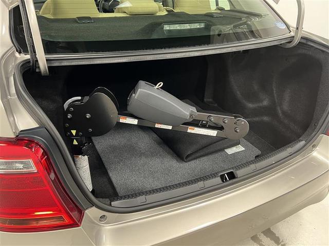 カローラアクシオ Ｇジョシュセキカイテン　衝突軽減ブレーキ　車線逸脱警報　サイドエアバッグ　オートエアコン　ＳＤナビ　フルセグＴＶ　ＤＶＤ　ＣＤ　スマートキー　盗難防止　ＥＴＣ　オートリトラクタブル電動格納ミラー　ワンオーナー　パワステ（7枚目）