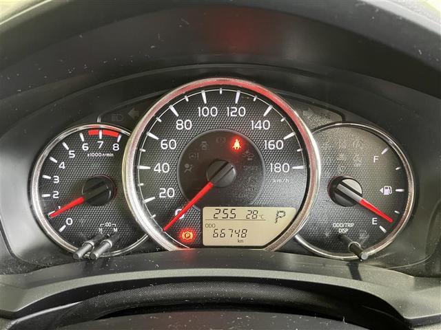 カローラアクシオ Ｇジョシュセキカイテン　衝突軽減ブレーキ　車線逸脱警報　サイドエアバッグ　オートエアコン　ＳＤナビ　フルセグＴＶ　ＤＶＤ　ＣＤ　スマートキー　盗難防止　ＥＴＣ　オートリトラクタブル電動格納ミラー　ワンオーナー　パワステ（17枚目）