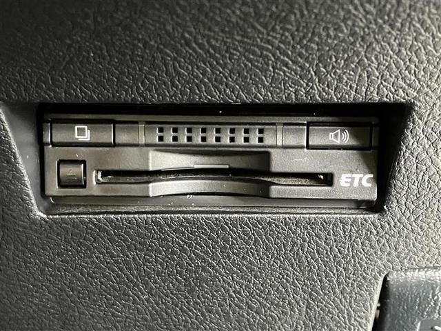 カローラアクシオ Ｇジョシュセキカイテン　衝突軽減ブレーキ　車線逸脱警報　サイドエアバッグ　オートエアコン　ＳＤナビ　フルセグＴＶ　ＤＶＤ　ＣＤ　スマートキー　盗難防止　ＥＴＣ　オートリトラクタブル電動格納ミラー　ワンオーナー　パワステ（30枚目）