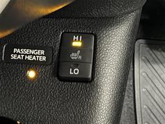 前席にはシートヒーター！寒い時期の快適ドライブと、暖房効率があがります！ 4