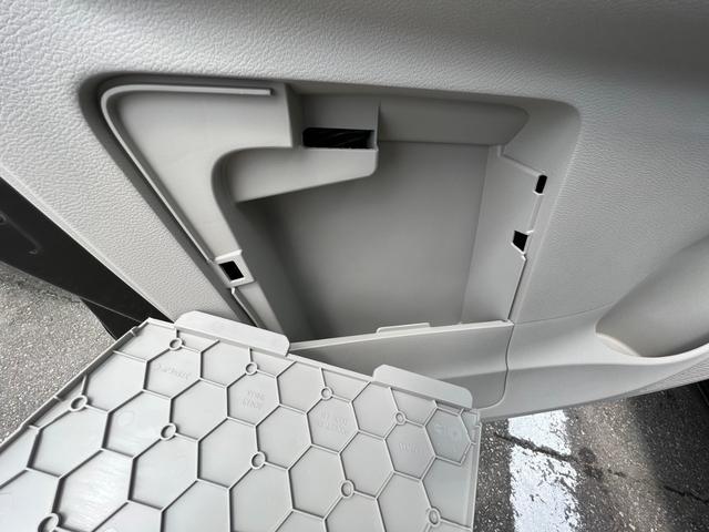 S エマージェンシーブレーキ/車線逸脱防止支援システム/EBD付ABS/横滑り防止装置/アイドリングストップ/エアバッグ 運転席/エアバッグ 助手席/オートマチックハイビーム/盗難防止システム/禁煙車(28枚目)