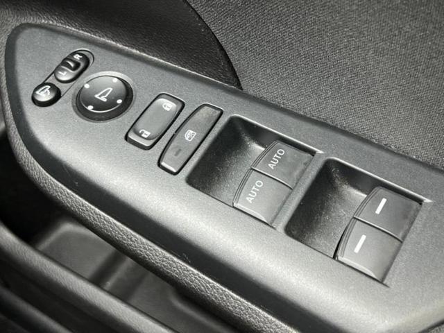 シビック ヒョウジュン 保証書/純正 SDナビ/衝突安全装置/シートヒーター/車線逸脱防止支援システム/パーキングアシスト バックガイド/ドライブレコーダー 純正/ヘッドランプ LED/USBジャック 衝突被害軽減システム(31枚目)