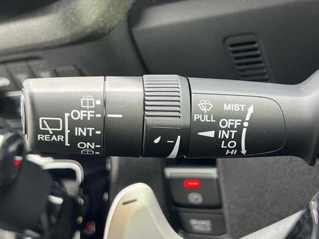 Ｎ－ＢＯＸカスタム ターボコーディネートスタイル２トーン　保証書／純正　９インチ　ナビ／ホンダセンシング／両側電動スライドドア／シートヒーター　前席／マルチビューカメラシステム／車線逸脱防止支援システム／届出済未使用車／ヘッドランプ　ＬＥＤ　ターボ　禁煙車（18枚目）