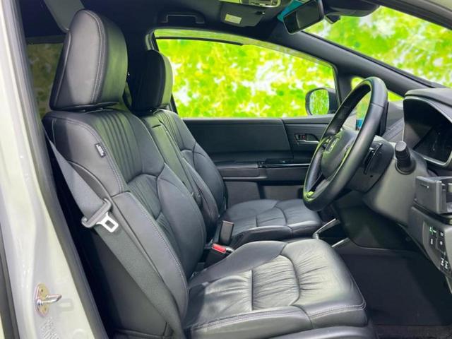 オデッセイハイブリッド ｅＨＥＶアブソルート・ＥＸブラックエディション　保証書／純正　１１インチ　ＳＤナビ／フリップダウンモニター／両側電動スライドドア／シートヒーター／マルチビューカメラシステム／車線逸脱防止支援システム／シート　フルレザー／電動バックドア　革シート（4枚目）