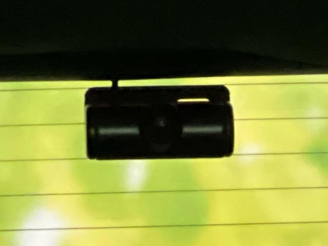 オデッセイハイブリッド ｅＨＥＶアブソルート・ＥＸブラックエディション　保証書／純正　１１インチ　ＳＤナビ／フリップダウンモニター／両側電動スライドドア／シートヒーター／マルチビューカメラシステム／車線逸脱防止支援システム／シート　フルレザー／電動バックドア　革シート（42枚目）