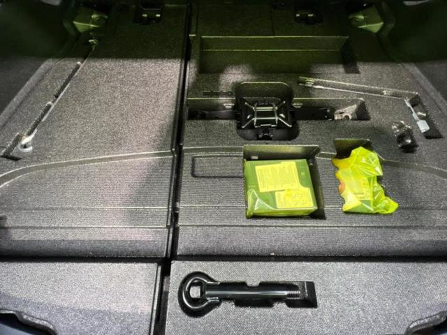 プリウス Ｓツーリングセレクション　新品タイヤ／保証書／純正　ＳＤナビ／トヨタセーフティセンス／シートヒーター　前席／車線逸脱防止支援システム／シート　合皮／ヘッドランプ　ＬＥＤ／Ｂｌｕｅｔｏｏｔｈ接続／ＥＴＣ／ＥＢＤ付ＡＢＳ（25枚目）