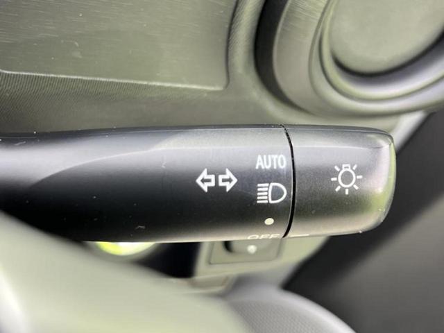 アクア S 新品タイヤ/保証書/EBD付ABS/横滑り防止装置/アイドリングストップ/禁煙車/エアバッグ 運転席/エアバッグ 助手席/アルミホイール 純正 15インチ/パワーウインドウ/エンジンスタートボタン(13枚目)