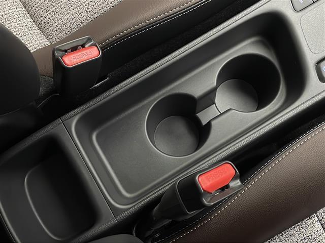 ヤリスクロス ハイブリッドＺ　トヨタセーフティセンス　クリアランスソナー　純正ディスプレイオーディオ　Ｂｌｕｅｔｏｏｔｈ　バックカメラ　ハーフレザーシート　シートヒーター　パワーシート　ビルトインＥＴＣ　ＬＥＤヘッドライト　保証書（9枚目）