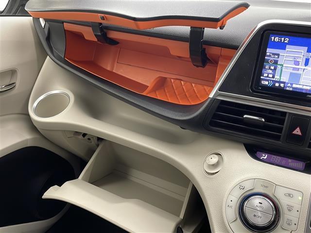 シエンタ ハイブリッドＧ　ワンオーナー　禁煙車　トヨタセーフティセンス　ＡＬＰＩＮＥ７インチナビ　フルセグＴＶ　バックカメラ　ＡＬＰＩＮＥフリップダウンモニター　両側パワースライドドア　ＬＥＤヘッドライト　ビルトインＥＴＣ（16枚目）