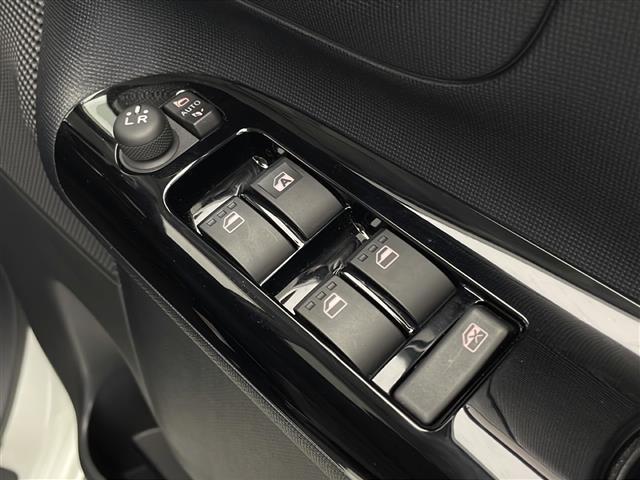 ムーヴキャンバス Ｇブラックインテリアリミテッド　ＳＡＩＩＩ　禁煙車　衝突被害軽減ブレーキ　オーディオ　パノラミックビューモニター　両側電動スライドドア　クリアランスソナー　オートマチックハイビーム　オートエアコン　ブラックインテリア　プッシュエンジンスタート（17枚目）