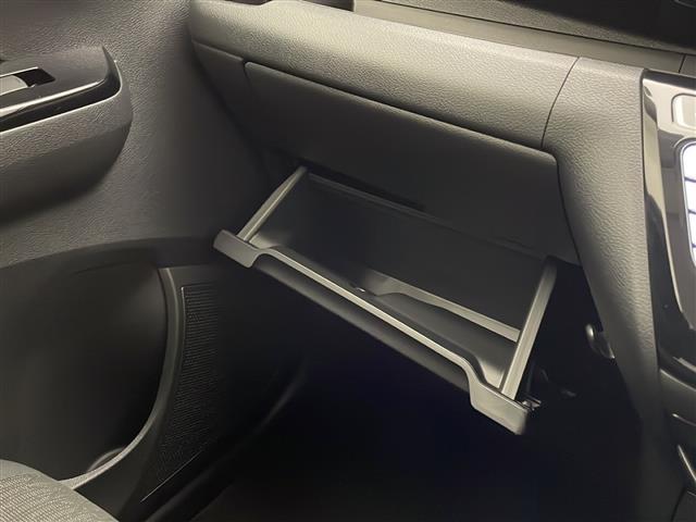 デイズ ハイウェイスター　Ｘ　禁煙　後期型　エマ―ジェンシーブレーキ　車線逸脱警報　オートマチックハイビーム　コーナーセンサー　純正９インチナビ　フルセグＴＶ　アラウンドビューモニター　ＬＥＤヘッドライト　アイドリングストップ（16枚目）