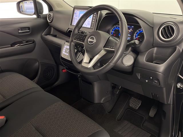 デイズ ハイウェイスター　Ｘ　禁煙　後期型　エマ―ジェンシーブレーキ　車線逸脱警報　オートマチックハイビーム　コーナーセンサー　純正９インチナビ　フルセグＴＶ　アラウンドビューモニター　ＬＥＤヘッドライト　アイドリングストップ（18枚目）