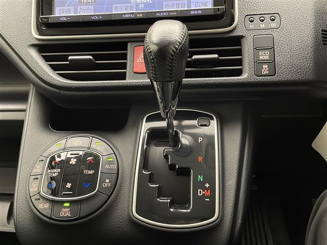 ヴォクシー ZS 禁煙車 純正9型ナビTV 左側電動スライドドア バックカメラ デュアルオートエアコン 純正ビルトインETC純正キセノンオートライト 純正フォグ 純正16インチアルミ 本革巻ハンドル スマートキー(7枚目)