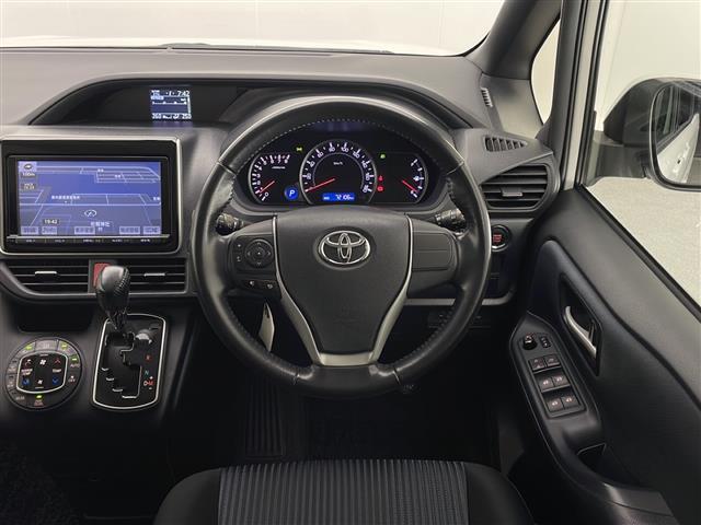 ヴォクシー ZS 禁煙車 純正9型ナビTV 左側電動スライドドア バックカメラ デュアルオートエアコン 純正ビルトインETC純正キセノンオートライト 純正フォグ 純正16インチアルミ 本革巻ハンドル スマートキー(11枚目)