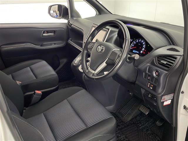 ヴォクシー ZS 禁煙車 純正9型ナビTV 左側電動スライドドア バックカメラ デュアルオートエアコン 純正ビルトインETC純正キセノンオートライト 純正フォグ 純正16インチアルミ 本革巻ハンドル スマートキー(18枚目)