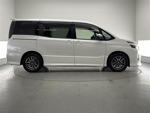 ヴォクシー ZS 禁煙車 純正9型ナビTV 左側電動スライドドア バックカメラ デュアルオートエアコン 純正ビルトインETC純正キセノンオートライト 純正フォグ 純正16インチアルミ 本革巻ハンドル スマートキー(35枚目)