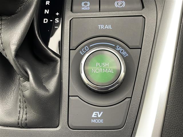 ＲＡＶ４ ハイブリッドＧ　禁煙車　トヨタセーフティセンス　純正９型ナビＴＶ　バックカメラ　アダプティブクルーズコントロール　レーンディパーチャーアラート　レザーシート　４ＷＤ　パワーバックドア　シートヒーター　スマートキー（9枚目）