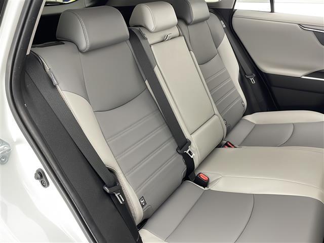 ＲＡＶ４ ハイブリッドＧ　禁煙車　トヨタセーフティセンス　純正９型ナビＴＶ　バックカメラ　アダプティブクルーズコントロール　レーンディパーチャーアラート　レザーシート　４ＷＤ　パワーバックドア　シートヒーター　スマートキー（20枚目）