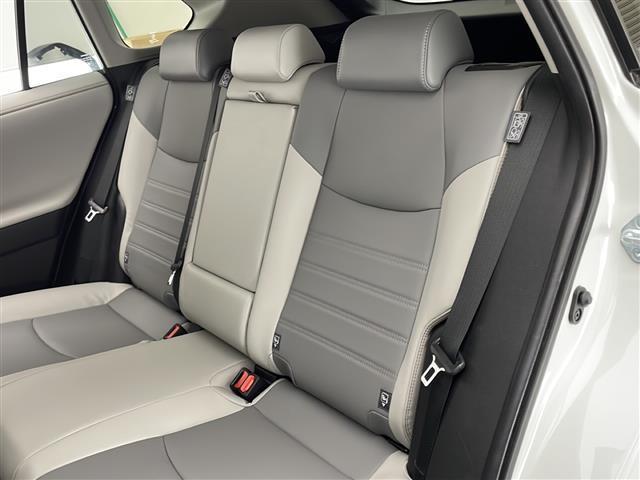ＲＡＶ４ ハイブリッドＧ　禁煙車　トヨタセーフティセンス　純正９型ナビＴＶ　バックカメラ　アダプティブクルーズコントロール　レーンディパーチャーアラート　レザーシート　４ＷＤ　パワーバックドア　シートヒーター　スマートキー（21枚目）