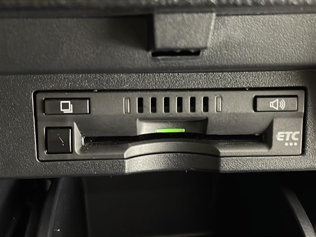 ヴェルファイア ２．５Ｘ　ワンオーナー　禁煙　ＴＲＤスポイラー　トヨタセーフティーセンス　純正９インチディスプレイオーディオ　フルセグＴＶ　バックカメラ　片側パワースライドドア　ＬＥＤヘッドライト　ビルトインＥＴＣ　保証書（11枚目）