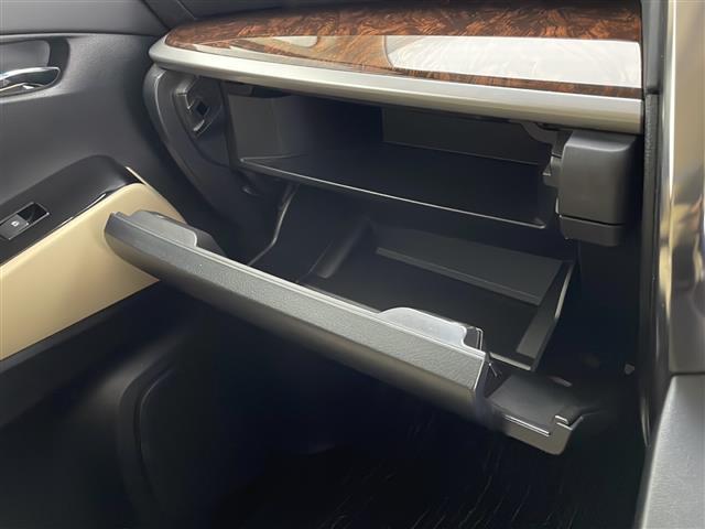 ヴェルファイア ２．５Ｘ　ワンオーナー　禁煙　ＴＲＤスポイラー　トヨタセーフティーセンス　純正９インチディスプレイオーディオ　フルセグＴＶ　バックカメラ　片側パワースライドドア　ＬＥＤヘッドライト　ビルトインＥＴＣ　保証書（17枚目）