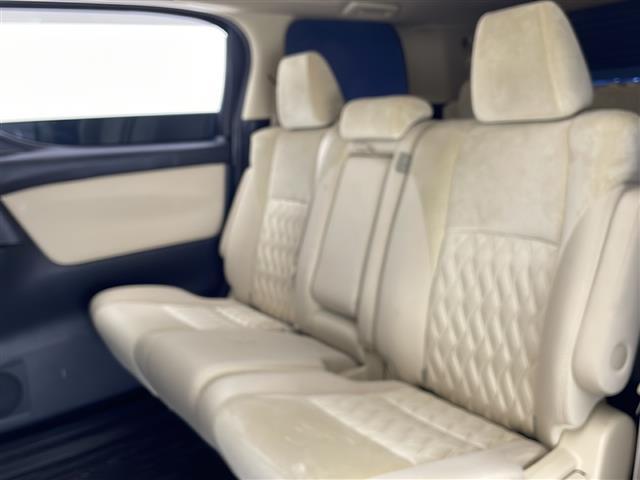 ヴェルファイア ２．５Ｘ　ワンオーナー　禁煙　ＴＲＤスポイラー　トヨタセーフティーセンス　純正９インチディスプレイオーディオ　フルセグＴＶ　バックカメラ　片側パワースライドドア　ＬＥＤヘッドライト　ビルトインＥＴＣ　保証書（22枚目）