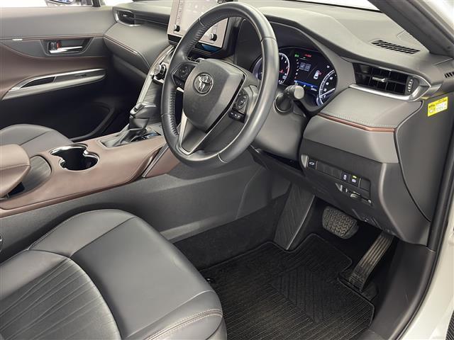ハリアー Ｇ　禁煙　モデリスタエアロ　デジタルインナーミラー　トヨタセーフティーセンス　純正８型ディスプレイオーディオ　バックカメラ　ハーフレザーシート　パワーシート　電動リアゲート　ビルトインＥＴＣ　保証書　取説（18枚目）
