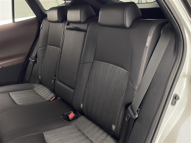 ハリアー Ｇ　禁煙　モデリスタエアロ　デジタルインナーミラー　トヨタセーフティーセンス　純正８型ディスプレイオーディオ　バックカメラ　ハーフレザーシート　パワーシート　電動リアゲート　ビルトインＥＴＣ　保証書　取説（22枚目）