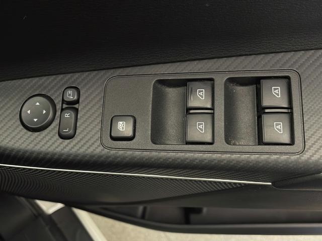 デリカＤ：５ Ｇ　パワーパッケージ　禁煙　ｅ－アシスト　純正１０．１型ＳＤナビ　フルセグＴＶ　全方位カメラ　両側パワースライドドア　電動サイドステップ　パワーバックドア　パワーシート　パワーシート　ＬＥＤヘッドライト　純正１８インチＡＷ（16枚目）