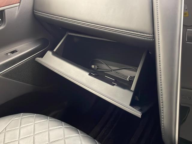 デリカＤ：５ Ｇ　パワーパッケージ　禁煙　ｅ－アシスト　純正１０．１型ＳＤナビ　フルセグＴＶ　全方位カメラ　両側パワースライドドア　電動サイドステップ　パワーバックドア　パワーシート　パワーシート　ＬＥＤヘッドライト　純正１８インチＡＷ（17枚目）