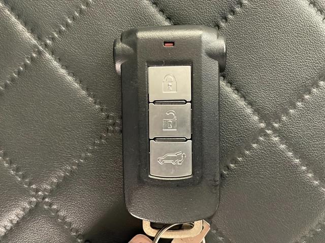 デリカＤ：５ Ｇ　パワーパッケージ　禁煙　ｅ－アシスト　純正１０．１型ＳＤナビ　フルセグＴＶ　全方位カメラ　両側パワースライドドア　電動サイドステップ　パワーバックドア　パワーシート　パワーシート　ＬＥＤヘッドライト　純正１８インチＡＷ（33枚目）