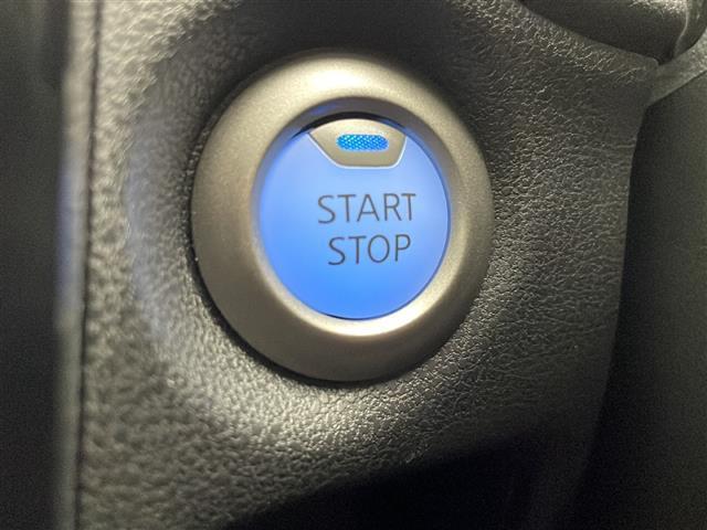 ノート ｅ－パワー　Ｘ　禁煙車　エマージェンシーブレーキ　純正ナビＴＶ　アラウンドビューモニター　レーンディパーチャーアラート　クリアランスソナー　オートエアコン　インテリジェントキー　プッシュエンジンスタート（6枚目）