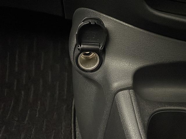 ノート ｅ－パワー　Ｘ　禁煙車　エマージェンシーブレーキ　純正ナビＴＶ　アラウンドビューモニター　レーンディパーチャーアラート　クリアランスソナー　オートエアコン　インテリジェントキー　プッシュエンジンスタート（9枚目）