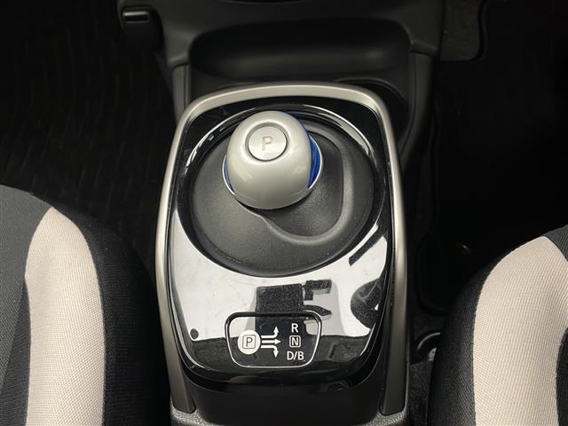 ノート ｅ－パワー　Ｘ　禁煙車　エマージェンシーブレーキ　純正ナビＴＶ　アラウンドビューモニター　レーンディパーチャーアラート　クリアランスソナー　オートエアコン　インテリジェントキー　プッシュエンジンスタート（10枚目）