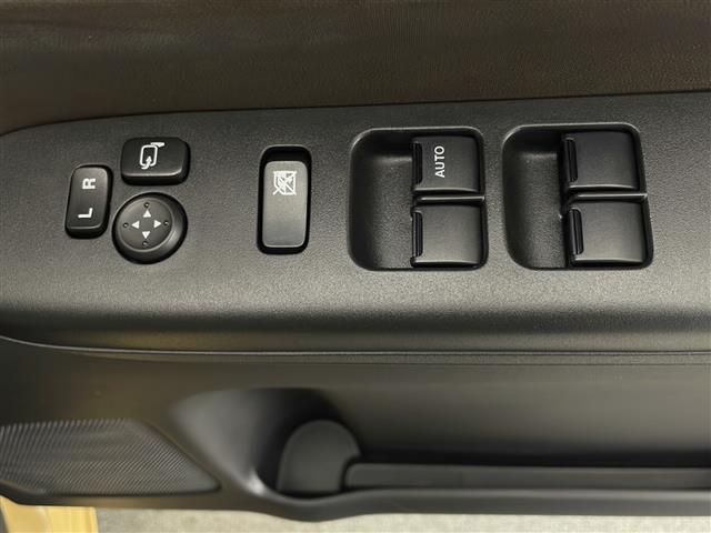 スペーシア ハイブリッドＸ　禁煙車　衝突被害軽減ブレーキ　両側電動スライドドア　エネチャージ　前席シートヒーター　オートエアコン　　ウインカードアミラー　スマートキー　プッシュエンジンスタート　リアプライバシー　電動格納ミラー（17枚目）