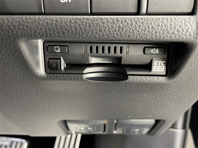 ハリアー Ｚ　レザーパッケージ　禁煙車　トヨタセーフティセンス　純正１２．３型ディスプレイオーディオナビＴＶ　純正ＪＢＬプレミアムサウンドシステム　パノラミックビューモニター　黒本革シート　アダプティブクルーズコントロール　ＥＴＣ（11枚目）