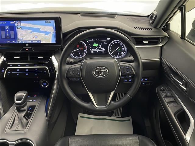 ハリアー Ｚ　レザーパッケージ　禁煙車　トヨタセーフティセンス　純正１２．３型ディスプレイオーディオナビＴＶ　純正ＪＢＬプレミアムサウンドシステム　パノラミックビューモニター　黒本革シート　アダプティブクルーズコントロール　ＥＴＣ（12枚目）