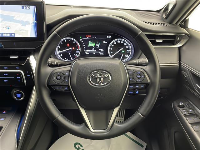 ハリアー Ｚ　レザーパッケージ　禁煙車　トヨタセーフティセンス　純正１２．３型ディスプレイオーディオナビＴＶ　純正ＪＢＬプレミアムサウンドシステム　パノラミックビューモニター　黒本革シート　アダプティブクルーズコントロール　ＥＴＣ（13枚目）