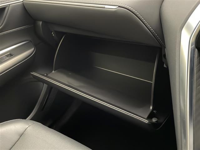 ハリアー Ｚ　レザーパッケージ　禁煙車　トヨタセーフティセンス　純正１２．３型ディスプレイオーディオナビＴＶ　純正ＪＢＬプレミアムサウンドシステム　パノラミックビューモニター　黒本革シート　アダプティブクルーズコントロール　ＥＴＣ（16枚目）