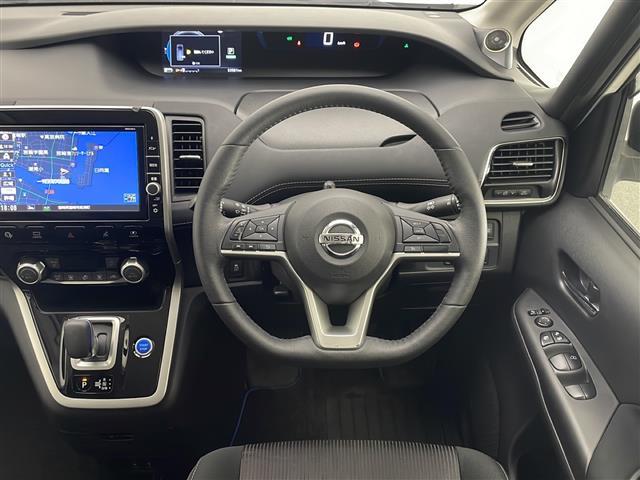セレナ e-パワー ハイウェイスターV 禁煙車 純正9型ナビ CD DVD BTオーディオ フルセグTV 全方位カメラ クルーズコントロール 両側パワースライドドア ステアリングヒーター 前席シートヒーター ドライブレコーダー ETC(13枚目)
