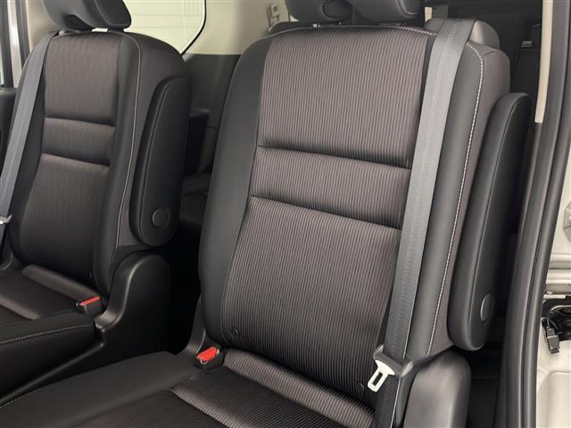 セレナ e-パワー ハイウェイスターV 禁煙車 純正9型ナビ CD DVD BTオーディオ フルセグTV 全方位カメラ クルーズコントロール 両側パワースライドドア ステアリングヒーター 前席シートヒーター ドライブレコーダー ETC(22枚目)