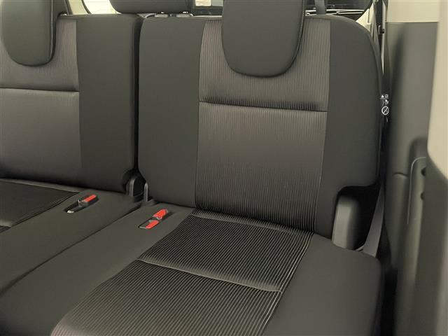 セレナ e-パワー ハイウェイスターV 禁煙車 純正9型ナビ CD DVD BTオーディオ フルセグTV 全方位カメラ クルーズコントロール 両側パワースライドドア ステアリングヒーター 前席シートヒーター ドライブレコーダー ETC(24枚目)