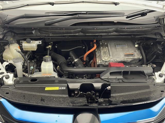 セレナ e-パワー ハイウェイスターV 禁煙車 純正9型ナビ CD DVD BTオーディオ フルセグTV 全方位カメラ クルーズコントロール 両側パワースライドドア ステアリングヒーター 前席シートヒーター ドライブレコーダー ETC(36枚目)