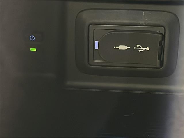 ハリアー Ｚ　レザーパッケージ　禁煙車　トヨタセーフティセンス　純正１２．３型ディスプレイオーディオナビＴＶ　純正ＪＢＬプレミアムサウンドシステム　黒本革シート　アダプティブクルーズコントロール　レーンディパーチャーアラート　ＥＴＣ（8枚目）