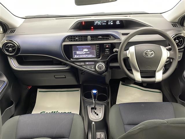アクア S 禁煙車 純正ナビTV バックカメラ シートヒーター オートエアコン WSRSエアバック ABS リモコンキー ウインカードアミラー 電動格納ミラー ドアバイザー フロアマット ピアノブラックパネル(2枚目)