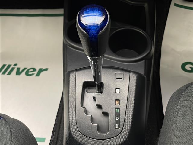 アクア S 禁煙車 純正ナビTV バックカメラ シートヒーター オートエアコン WSRSエアバック ABS リモコンキー ウインカードアミラー 電動格納ミラー ドアバイザー フロアマット ピアノブラックパネル(9枚目)