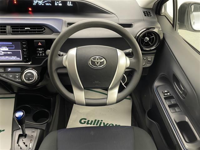 アクア S 禁煙車 純正ナビTV バックカメラ シートヒーター オートエアコン WSRSエアバック ABS リモコンキー ウインカードアミラー 電動格納ミラー ドアバイザー フロアマット ピアノブラックパネル(12枚目)