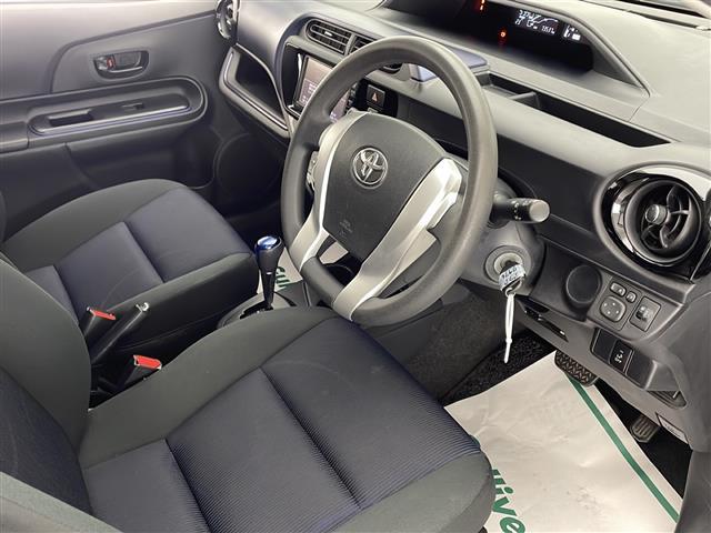 アクア S 禁煙車 純正ナビTV バックカメラ シートヒーター オートエアコン WSRSエアバック ABS リモコンキー ウインカードアミラー 電動格納ミラー ドアバイザー フロアマット ピアノブラックパネル(18枚目)