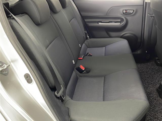 アクア S 禁煙車 純正ナビTV バックカメラ シートヒーター オートエアコン WSRSエアバック ABS リモコンキー ウインカードアミラー 電動格納ミラー ドアバイザー フロアマット ピアノブラックパネル(21枚目)