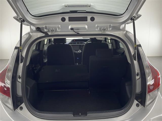 アクア S 禁煙車 純正ナビTV バックカメラ シートヒーター オートエアコン WSRSエアバック ABS リモコンキー ウインカードアミラー 電動格納ミラー ドアバイザー フロアマット ピアノブラックパネル(24枚目)